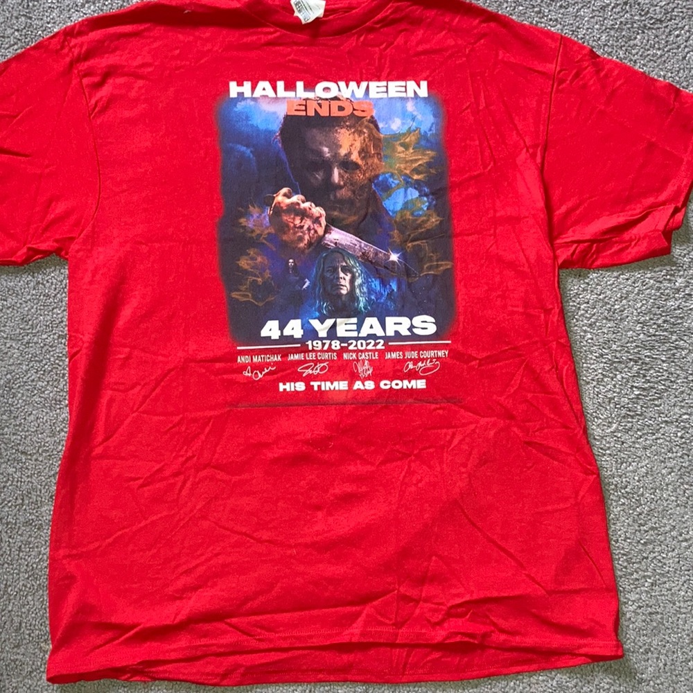 “Halloween Ends” signed t-shirt.